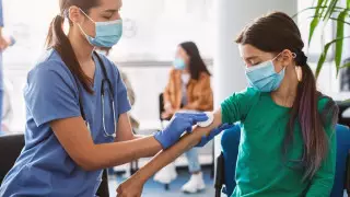 Будут ли прививать детей вакциной "Спутник M", ответили в Минздраве