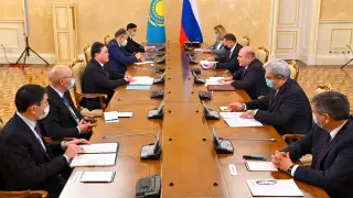 Премьер Мамин провел переговоры с Мишустиным