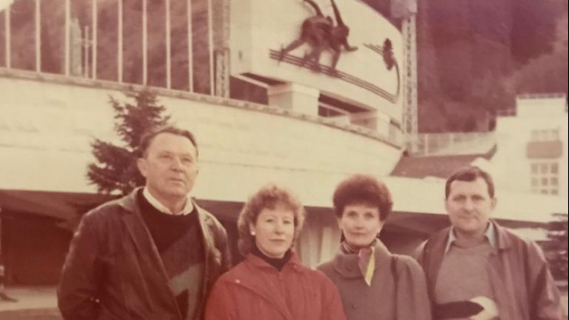 Антанас с женой Людмилой, к которым из Литвы прилетел его брат Йонас с женой Гедрой. Алма-Ата, 1994 год.