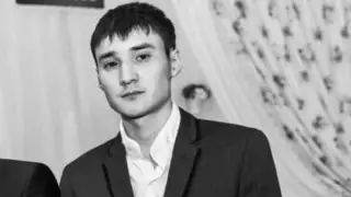 Момент наезда на мужчину возле клуба попал на видео в Уральске