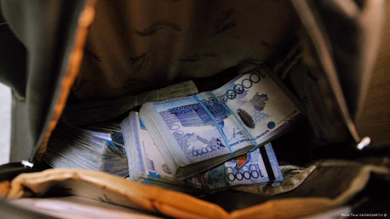 Житель Нур-Султана инсценировал кражу 350 тысяч долларов, чтобы не отдавать долг