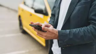 Таксист снял золотые часы у спящего пассажира в Нур-Султане