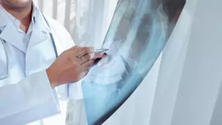 Названы основные симптомы коронавируса у вакцинированных