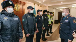 На сколько поднимут зарплату полицейским, рассказал министр