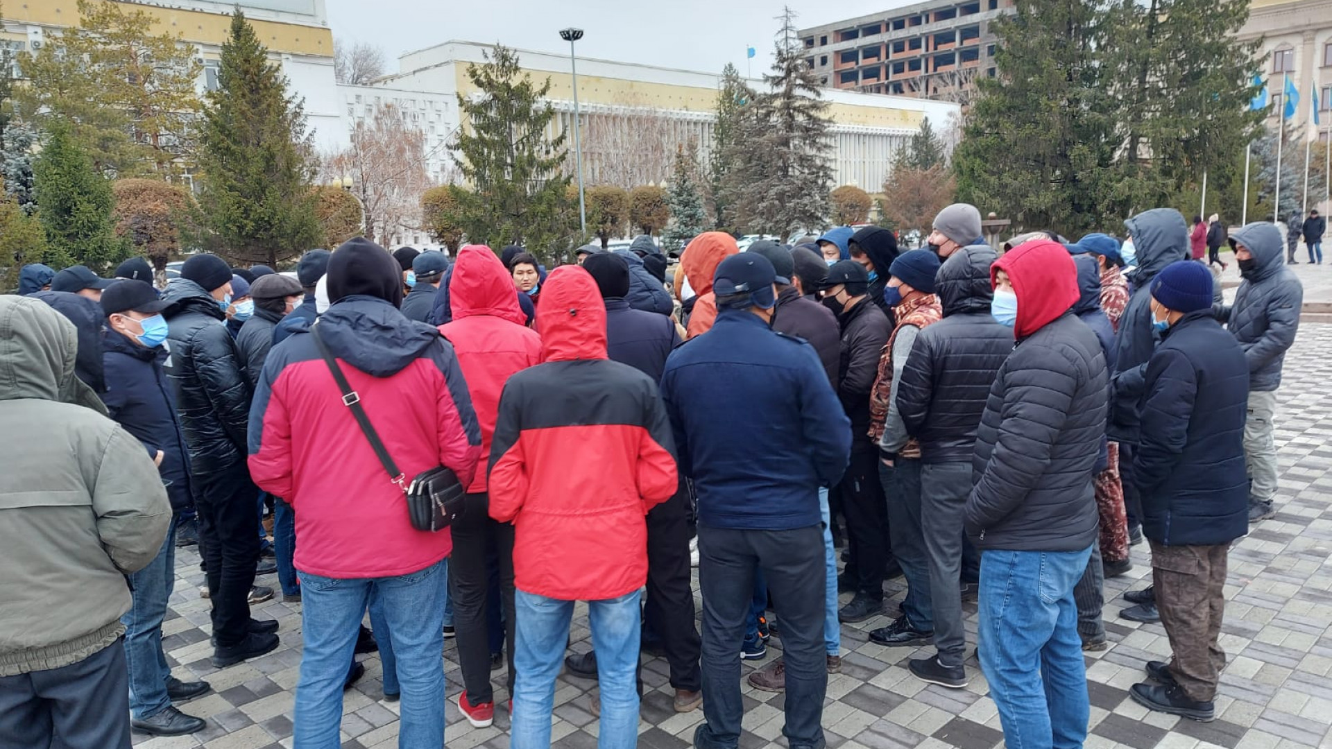 Водители авто с росномерами вышли на несанкционированный митинг в Уральске: 10 ноября 2021 15:50 - новости на Tengrinews.kz