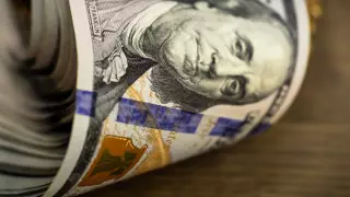 Курс доллара начал неделю с роста