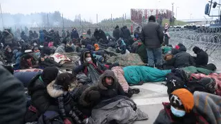 Мигранты заблокировали погранпереход между Беларусью и Польшей