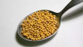 Одна чайная ложка этой добавки в день поможет снизить уровень холестерина