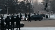 Астанчанин "разрулил" пробку на перекрестке