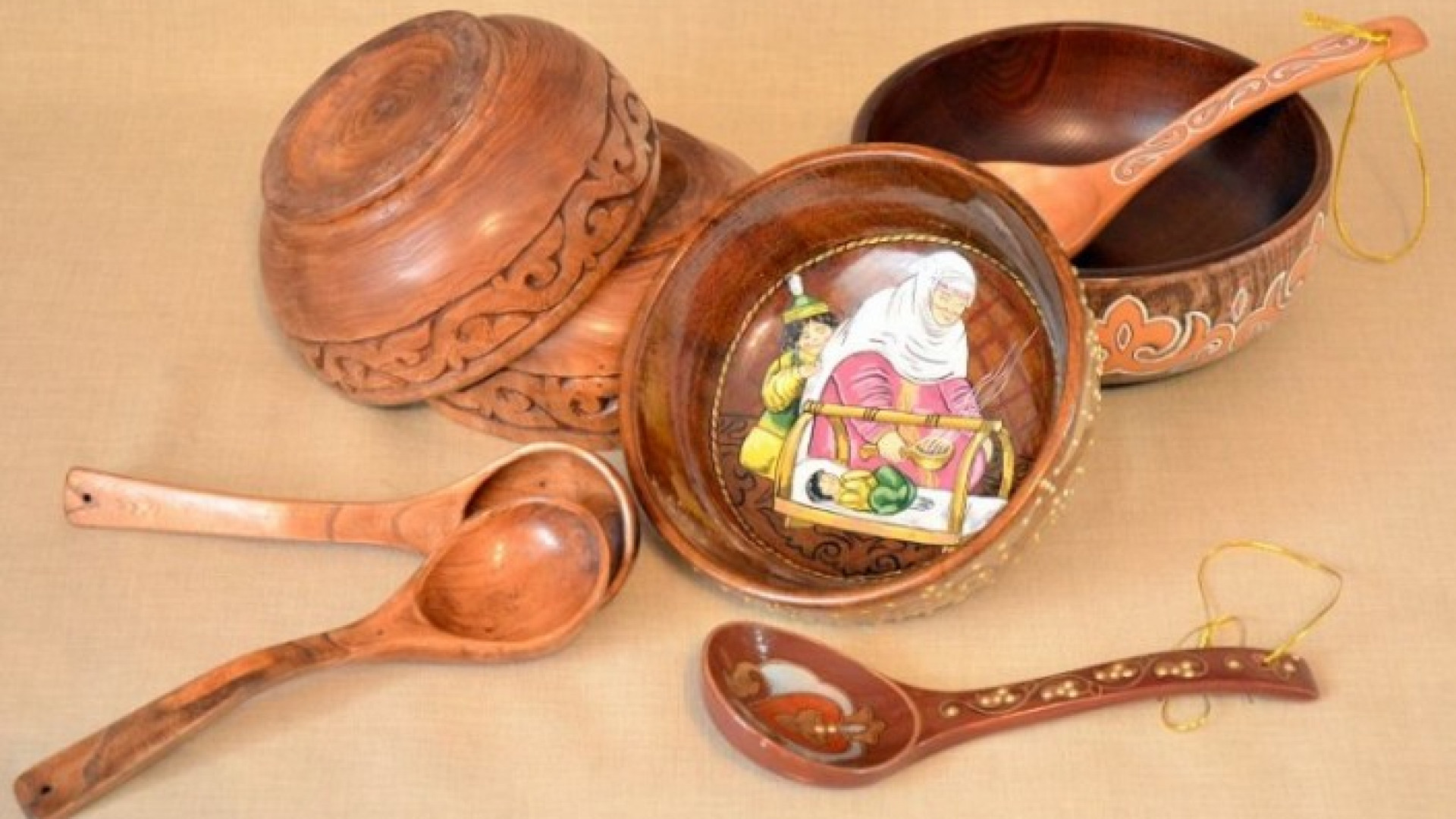 Казахская национальная посуда. Казахская посуда. Деревянная посуда казахов. Деревянная ложка.