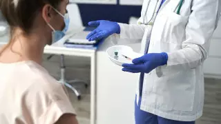 Более 2 тысяч алматинцев получили вакцины за рубежом