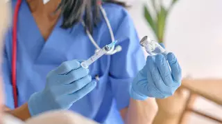 Будут ли уволены врачи за отказ от ревакцинации