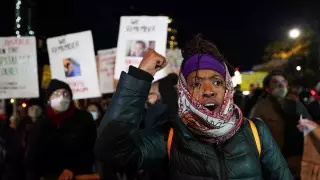 Присяжные оправдали подростка, убившего 2 участников беспорядков в США