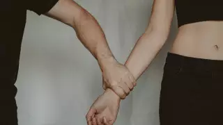 "Жыныстық бопсалауды дәлелдеу қиын". Қазақстан заңына қандай өзгерістер керек?