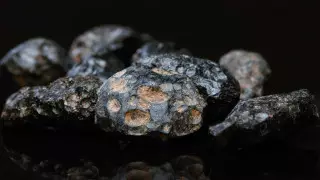 Китайская таможня изъяла метеориты, выдаваемые за пирит