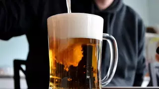 К чему приведет алкоголь "только по пятницам", рассказала нарколог