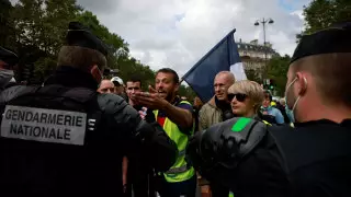 "Мақсатымыз антиваксерлердің ойымен сәйкес келмейді". Францияда мәжбүрлі вакцинацияға қарсылар не талап етеді?