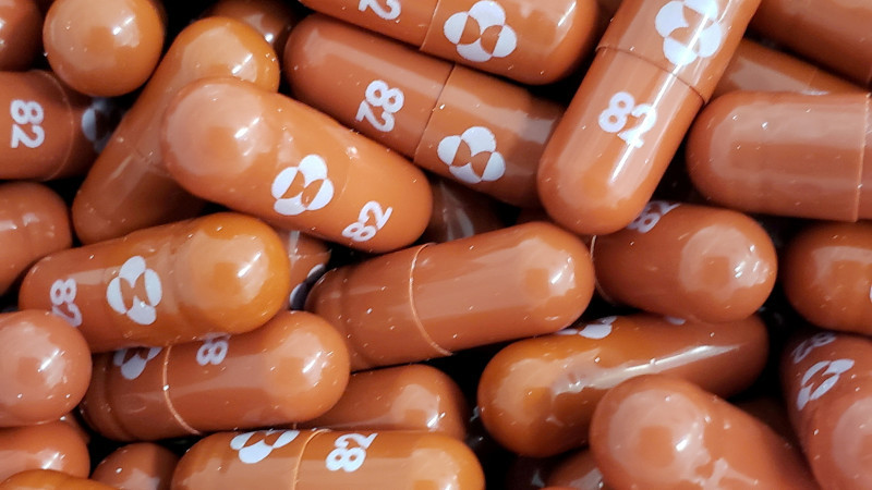 Экспериментальная таблетка для лечения COVID-19 под названием Молнупиравир, разрабатываемая Merck & Co Inc. Фото ©REUTERS