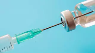 Johnson & Johnson начала разработку вакцины против омикрон-штамма