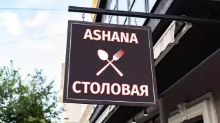 Вывески и меню на казахском: законопроект вернули в Мажилис