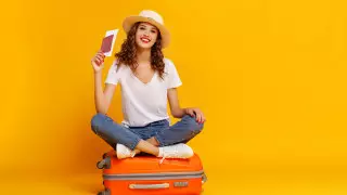 Почему не стоит обертывать чемодан и вешать на него замок