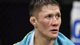 Жалгас Жумагулов проиграл Манелу Капу в UFC