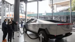 Илон Маск представил новый Cybertruck