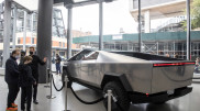 Илон Маск представил новый Cybertruck