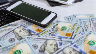 Курс доллара опустился ниже 435 тенге