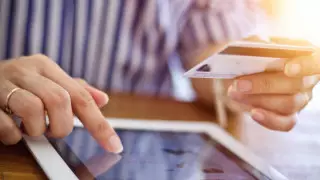 Чем опасны "мертвые" банковские карты