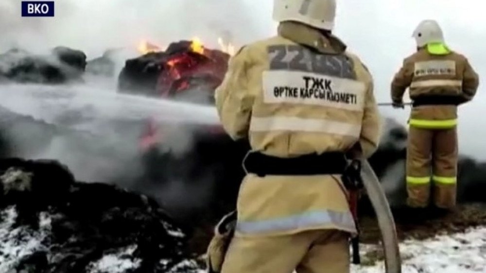 280 тонн сена сгорело в Восточном Казахстане