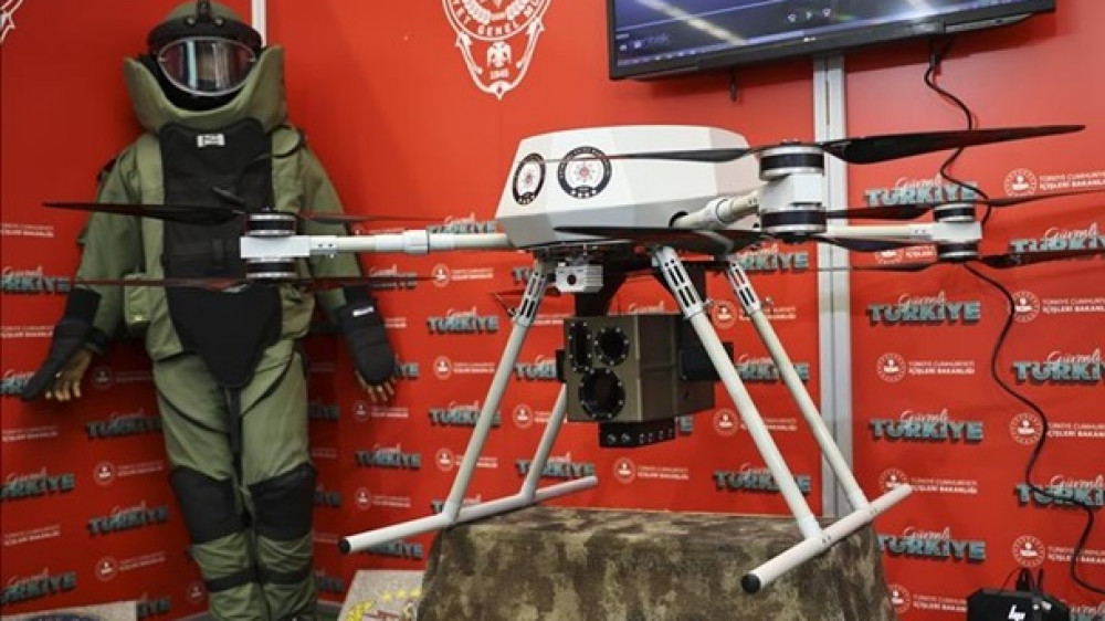 Первый в мире дрон с лазерным оружием испытали в Турции