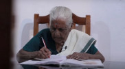 104-летняя долгожительница села за парту, чтобы научиться читать