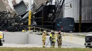 Шесть человек погибли из-за обрушения склада Amazon в США