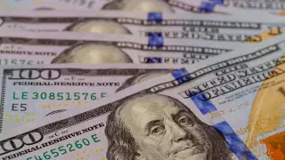 Курс доллара снова превысил отметку в 435 тенге