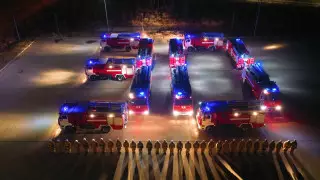 Пожарные эффектно поздравили казахстанцев с Днем независимости на площадке нового депо в Алматы