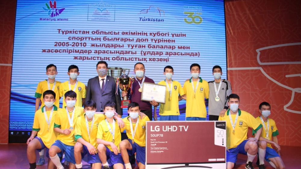 Футбольный турнир на Кубок акима прошел в Туркестанской области