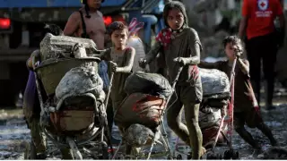 Жертвами тайфуна на Филиппинах стали 75 человек