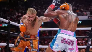 Звезда YouTube отправил бывшего чемпиона UFC в глухой нокаут