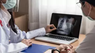 "Омикрон" размножается в легких медленнее других штаммов - ученые