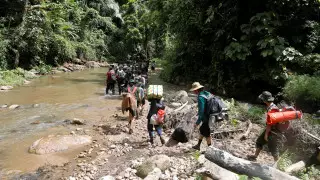 Пропавших без вести шахтеров ищут в нефритовой шахте в Мьянме