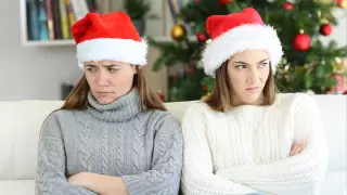 Вес, секс и деньги. Названы 15 вопросов, которые испортят новогодние встречи с семьей