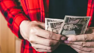 Таинственный Санта одарил деньгами целую улицу