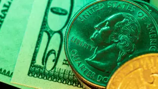 Курс доллара продолжает падать