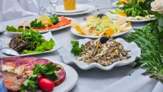 Врач рассказала, как не оказаться в больнице после новогоднего застолья