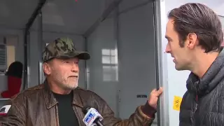 Арнольд Шварценеггер подарил бездомным 25 домов