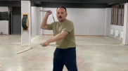 Финансист-"ниндзя" восхитил казахстанцев мастерским владением нунчаками и мечами