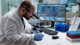 Коронавирус может жить в теле человека 230 дней - исследование