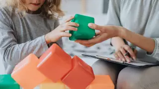 "Он заговорил". Вдохновляющие истории детей-аутистов в Казахстане