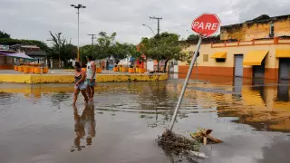 Президент Бразилии отказался от помощи Аргентины в борьбе с наводнениями